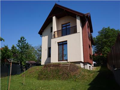 Vanzare Casa Individuala, 5 camere, 190 mp utili, teren 500 mp, 2 Parcari, zona Borhanci!