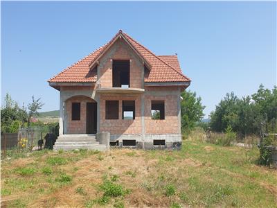 Casa individuala la rosu | 180 mp 3900 teren | 6.6 km fata de oras |